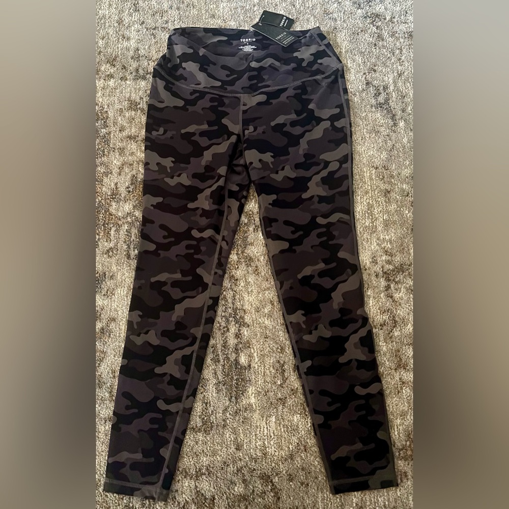 Torrid Active Black Camo Women's leggings yoga pants size 1